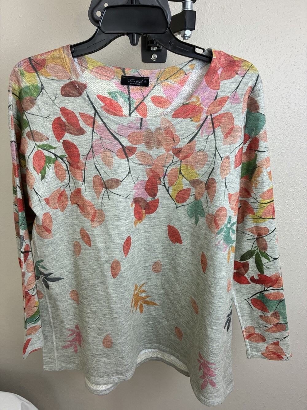 Inoah Made USA Floral Leaf Print Long Sleeve V Neck Top Women’s M